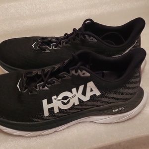 EUC Men's 11.5 Black HOKA Running Shoes